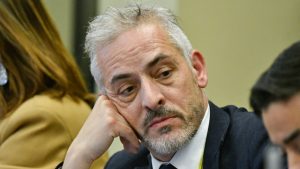 Thayer justifica polémico memorándum objetado por Contraloría y apunta: 