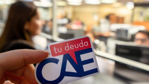Cadem y CAE: 79% apoya convenios de pago para deudores del CAE que ganan menos de $3,5 millones al mes