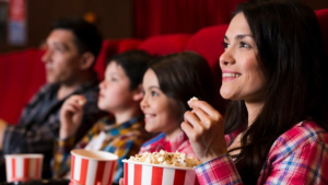 7 de cada 10 personas declara estar concentrado en la película cuando van al cine