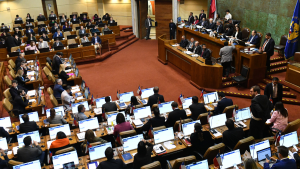 Viajes al extranjero en semana distrital: la polémica que no ha logrado atajar la Cámara y que revivió tras salida al Caribe de diputado republicano