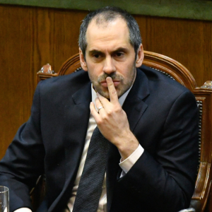 Republicanos y Libertarios propinan duro golpe a Grau en la Cámara, pero en el Senado no están los votos