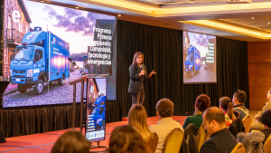 Entel y Desafío Levantemos Chile: A un año del tornado, vecinos de Puerto Varas se capacitan en seminario de preparación ante emergencias