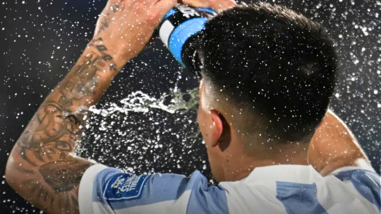 “Están matando al fútbol”: la lluvia de críticas por la pausa de hidratación que se implementó en el Mundial 2026