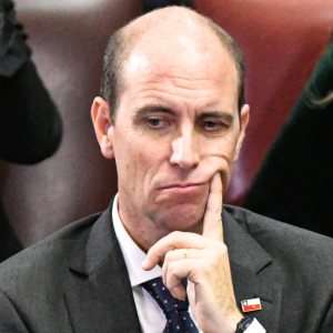 Los motivos detrás de la decisión del ministro Arrau para pedir la salida de sus subsecretarios