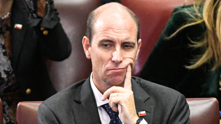Los motivos detrás de la decisión del ministro Arrau para pedir la salida de sus subsecretarios