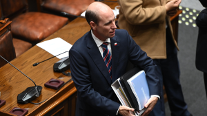 Gobierno sale al paso de la ofensiva del PC contra Ley Naín-Retamal: Arrau anuncia urgencia a dos proyectos para fortalecer protección policial