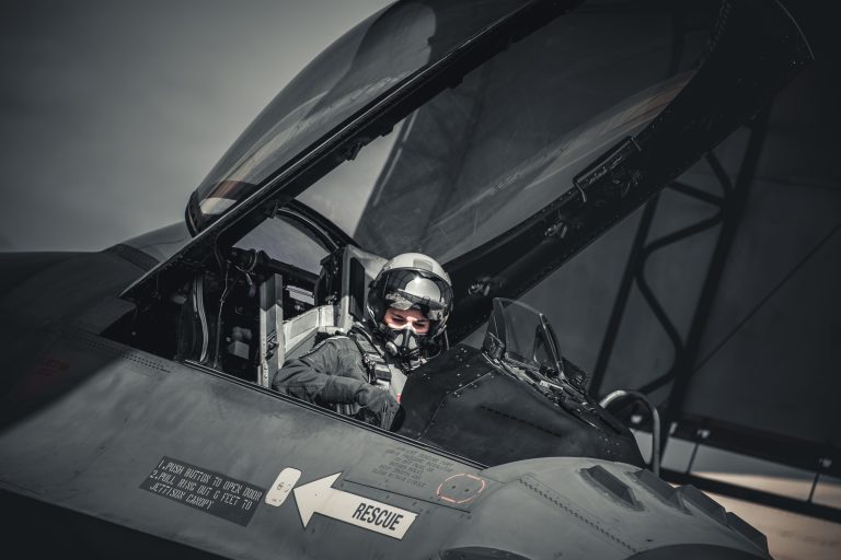 Francisca Caces: “Quiero ser buena piloto, independiente de si soy hombre o mujer”
