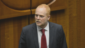 Rojo Edwards pidió revisar sueldo vitalicio de Boric por 