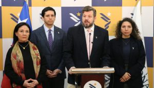 Libertarios piden convocar al Cosena por caso de niños haitianos y apuntan contra Thayer: 