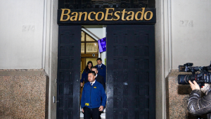 Operación Tokio: qué se llevó la PDI tras allanar sucursal del BancoEstado