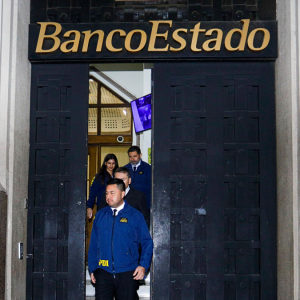Operación Tokio: qué se llevó la PDI tras allanar sucursal del BancoEstado