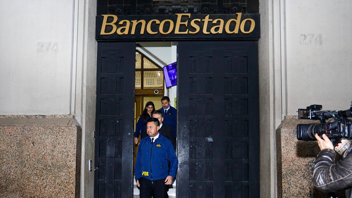 Operación Tokio: qué se llevó la PDI tras allanar sucursal d