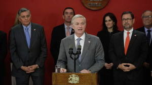 Tras polémica por incremento de sueldo a Boric: presidente y altas autoridades ya no cobrarán bonos por mejoramiento de gestión