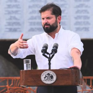 CAE o borrar con el codo lo escrito con la mano