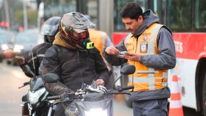 Restricción vehicular: estas son las patentes que no pueden circular este lunes 22 de junio en la RM