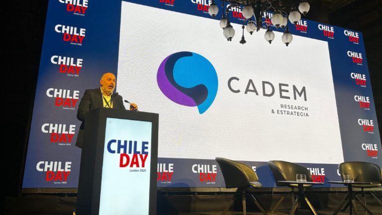 El millonario contrato de Hacienda con Cadem para medir la satisfacción de los usuarios del Estado