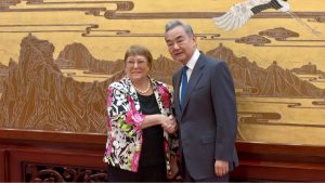 Los temas que abordó Michelle Bachelet con el canciller chino en reunión en medio de campaña por la ONU