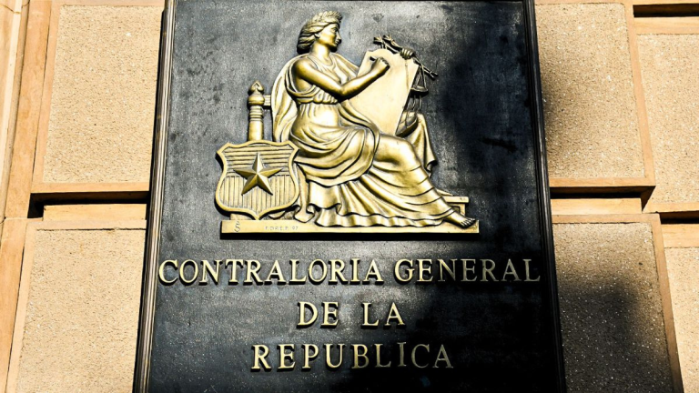 Arriesgan multas y destitución: los 15 alcaldes apercibidos por Contraloría por no actualizar sus Declaraciones de Intereses y Patrimonio