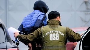 Encuesta Cadem: 76% cree que adolescentes que cometen delitos graves deben ser juzgados como adultos