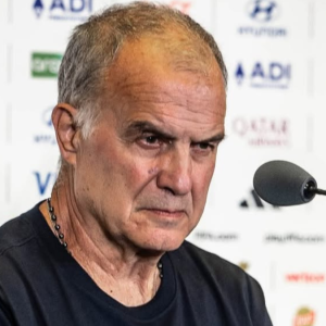 Los pobres números de Marcelo Bielsa en Mundiales: Uruguay, al borde de la eliminación
