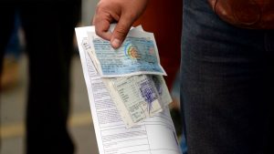 A quiénes favorecieron los 146 mil permisos de circulación ilegales que detectó la Contraloría en 322 municipios
