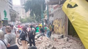 VIDEOS - Dos fuertes terremotos golpean Venezuela y desatan el caos en Caracas y en varias ciudades