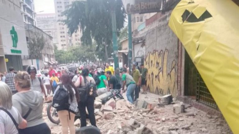 VIDEOS - Dos fuertes terremotos golpean Venezuela y desatan el caos en Caracas y en varias ciudades