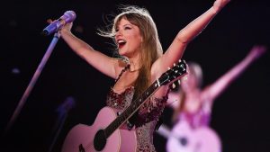 Hasta un test de ovulación: los excéntricos objetos rescatados de la basura de la boda de Taylor Swift que se venden en 25 dólares