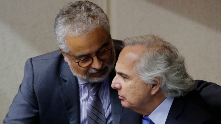 Qué dicen los nuevos chats entre Luis Hermosilla y Andrés Chadwick que fueron incorporados a la causa contra exfiscal Guerra
