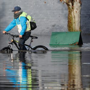 ¿Por qué Santiago se inunda todos los inviernos?: la geografía, la infraestructura y cuáles son las soluciones que aún no llegan