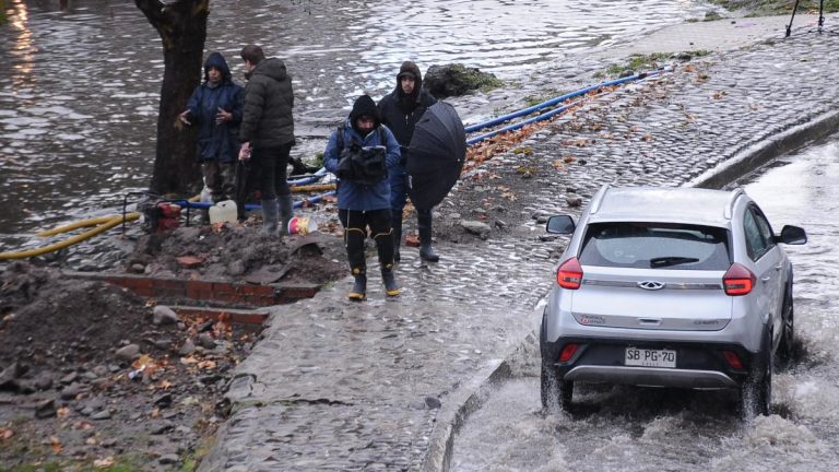 Lluvias intensas y posibles cortes: Senapred entrega claves para preparar un kit de emergencia