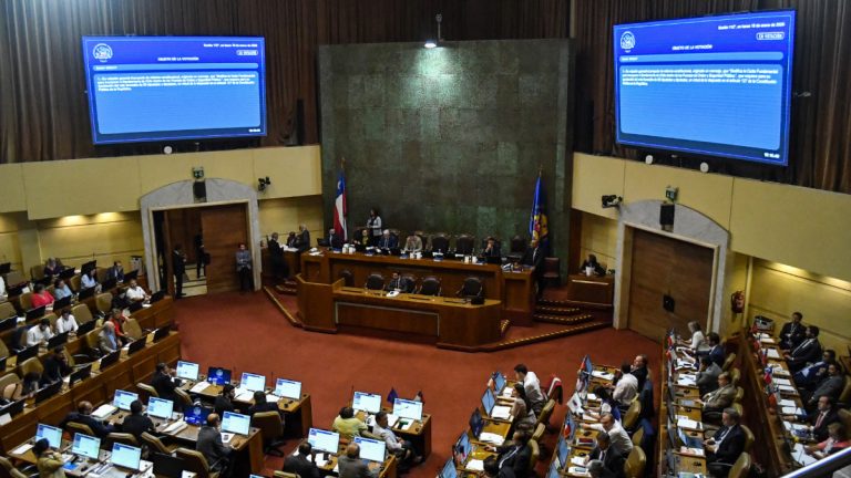 Oposición llega a votación clave de la megarreforma con ocho votos menos