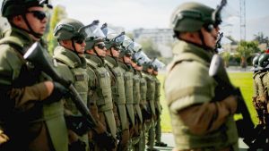 Bonos de hasta el 100% del sueldo y más equipamiento: la reforma que apunta a modernizar Carabineros