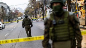 Dos carabineros son baleados en fiscalización en Lo Espejo y Gobierno anuncia querella