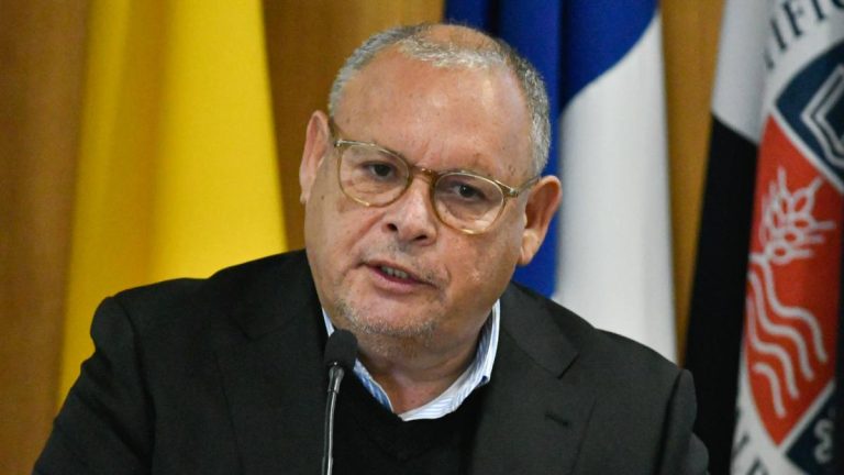 Las razones de la justicia para declarar en rebeldía al gobernador Rodrigo Mundaca