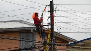 ¿Te quedaste sin luz por el sistema frontal? conoce cómo reportar interrupciones y reclamar ante la SEC