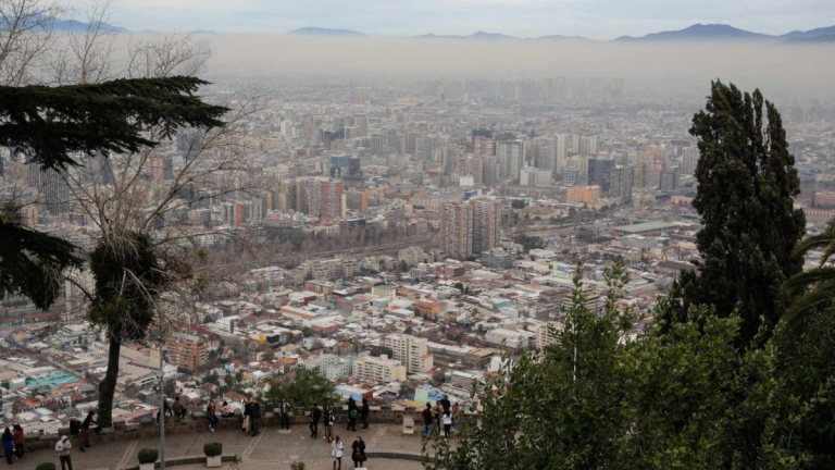 Alerta Ambiental en la RM pese al anuncio de lluvia: las restricciones para este sábado 4 de julio