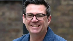 Quién es Andy Burnham y por qué es el favorito para reemplazar a Keir Starmer en Reino Unido