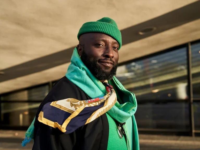 Bonaventure Soh Bejeng Ndikung: “Cada ser humano tiene un sol que brilla desde adentro”