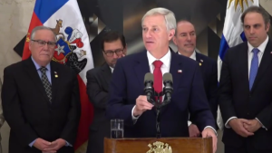 Kast llama al oficialismo a 