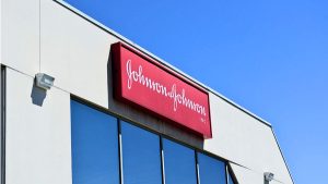 Las demandas que llevaron a Johnson & Johnson a ofrecer US$5.500 millones en compensaciones