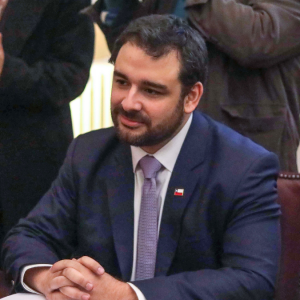 Exsubsecretario removido por test de droga positivo podría regresar al Gobierno si contramuestra es negativa