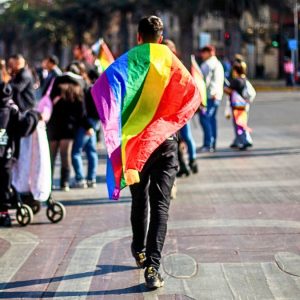 Puntapié a un balón arcoíris