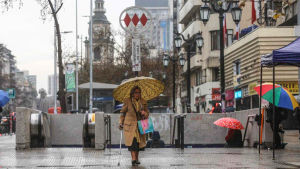 Los sectores de la Región Metropolitana en los que lloverá durante el sábado y domingo