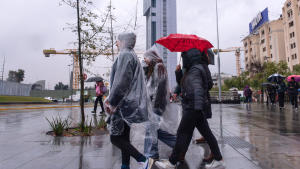 Confirman llegada de un nuevo sistema frontal: cuándo vuelve la lluvia a la Región Metropolitana