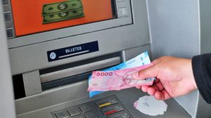Estos son los cinco bancos sancionados por entregar créditos a deudores de pensión alimenticia
