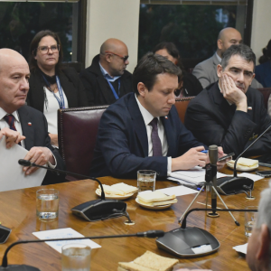 Hacienda empieza a destrabar megarreforma: alcanza acuerdo con PPD para rebajar invariabilidad tributaria