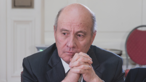 Quiroz da portazo a propuesta de senador Araya sobre combustibles: 