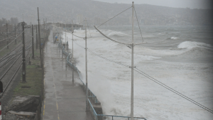 Geógrafa advierte “tormenta perfecta” por sistema frontal, marejadas y alta marea en zona central