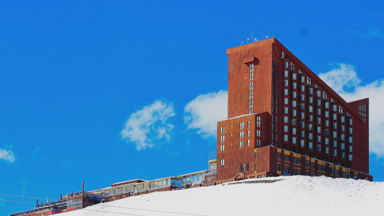 Dueño de Valle Nevado y La Parva desiste compra de Farellones y El Colorado apuntando al FNE
